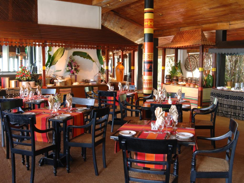 hotel-hilltop-tables